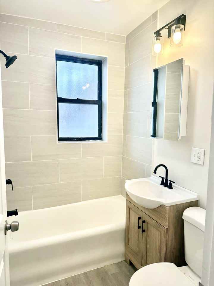 1331 N Lorel Ave #1 - Photo 2 of 11