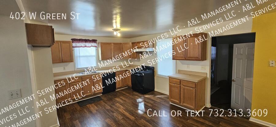 402 Green St W - Photo 3 of 14