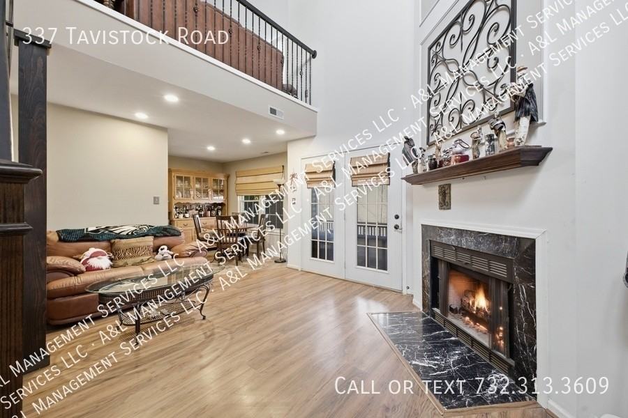 337 Tavistock - Photo 4 of 25