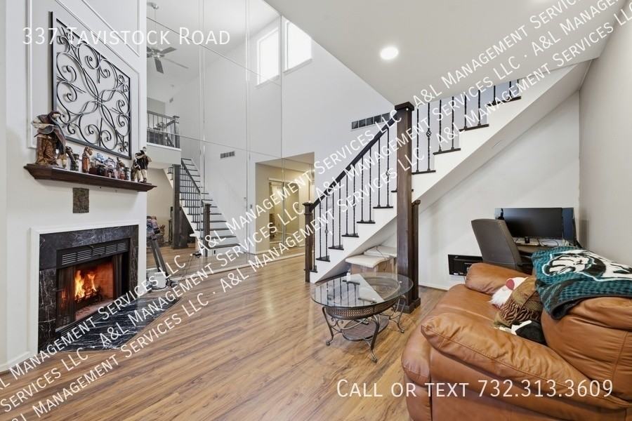 337 Tavistock - Photo 5 of 25