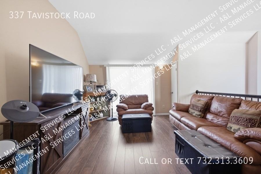 337 Tavistock - Photo 6 of 25