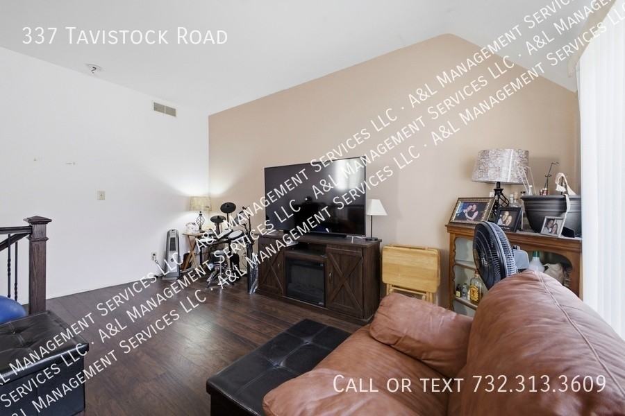 337 Tavistock - Photo 7 of 25