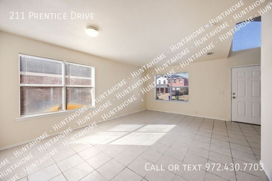 211 Prentice Dr - Photo 5 of 25