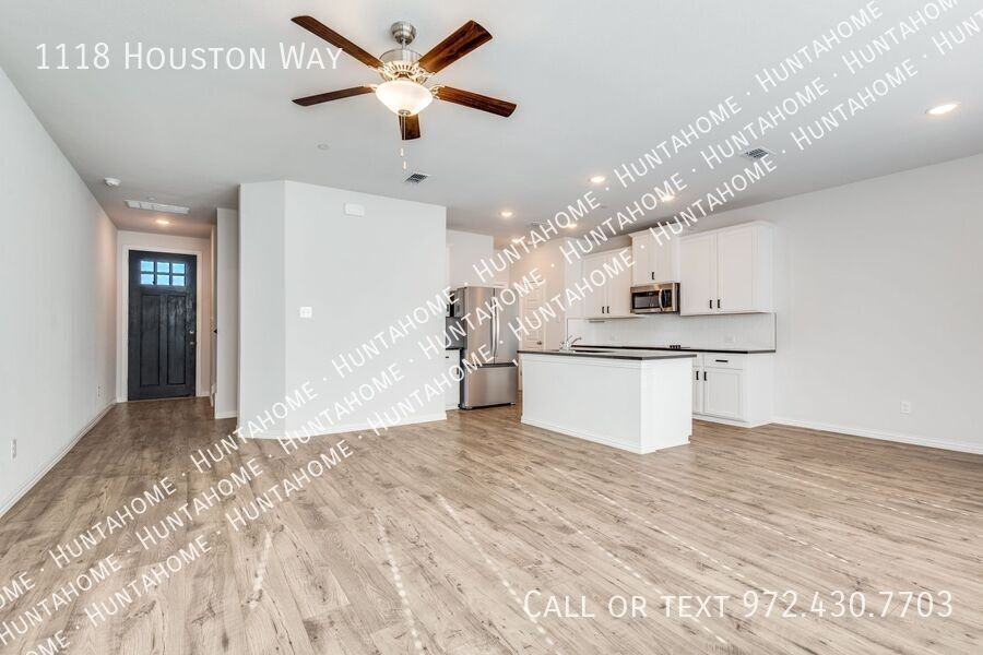 1118 Houston Way - Photo 2 of 12