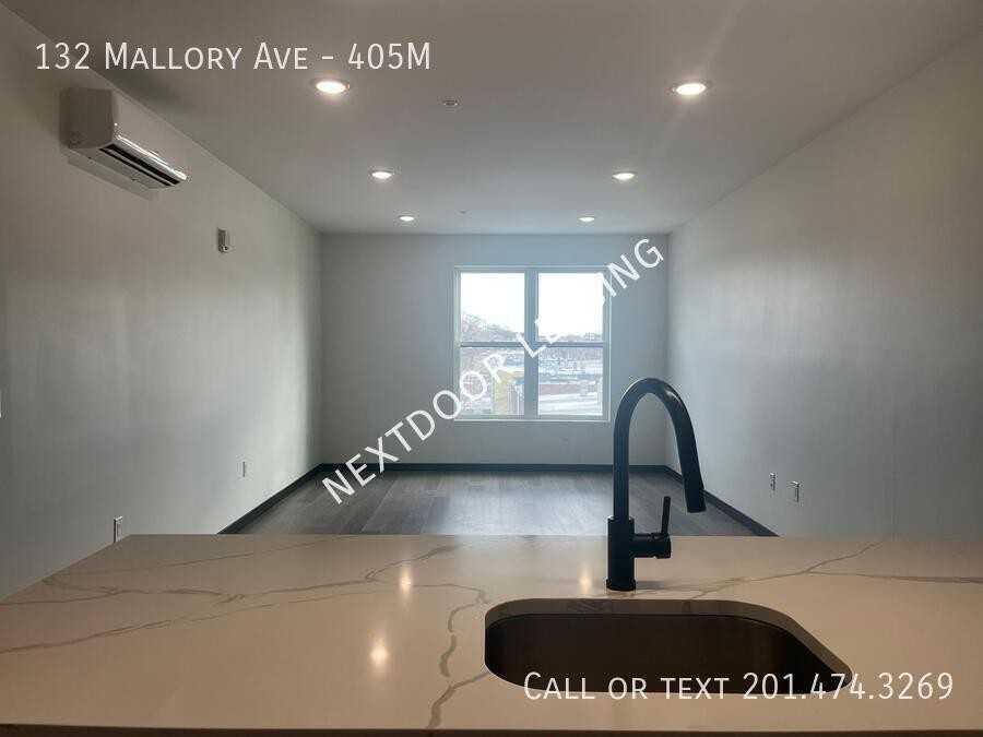 132 Mallory Ave #405M - Photo 3 of 14