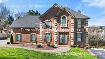 featured image of 821 Foxfield Ln