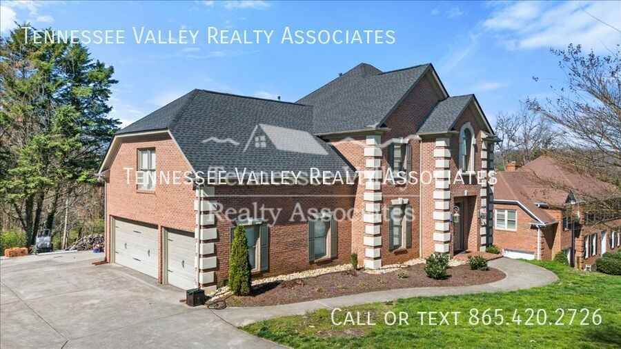 821 Foxfield Ln - Photo 2 of 20