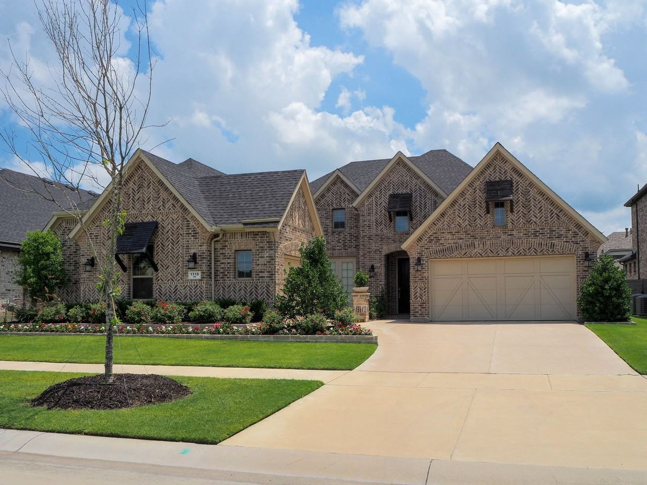 1310 Sunflower Ave - Photo 3 of 42