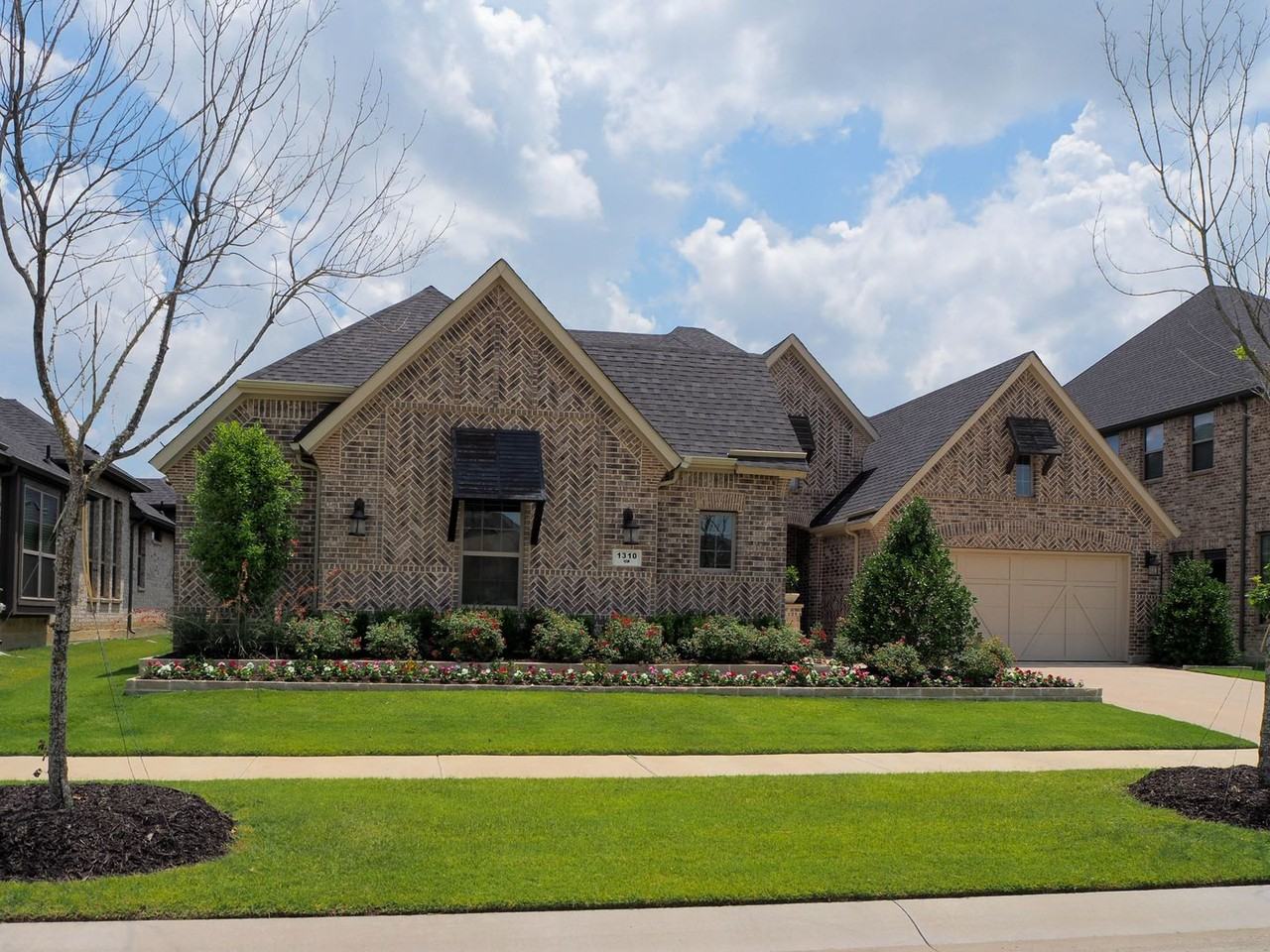 1310 Sunflower Ave - Photo 4 of 42