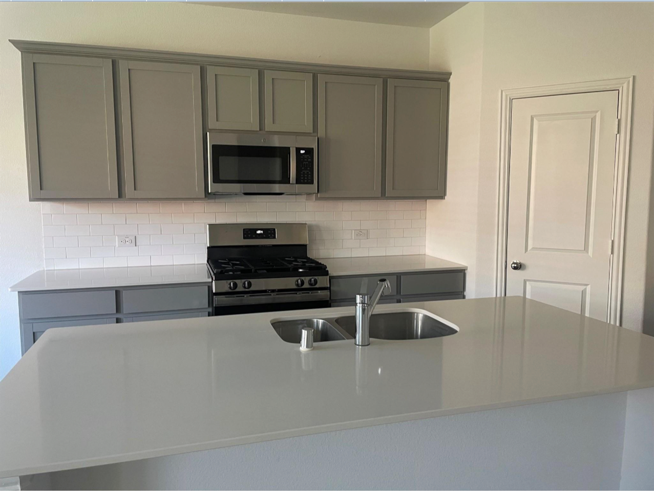 1202 Sequoia Ln - Photo 4 of 13