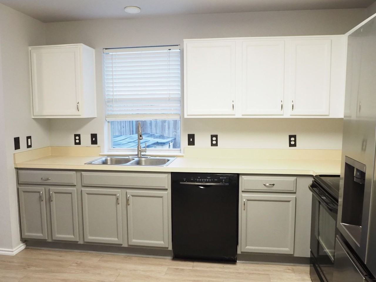 511 Lonestar Park Ln - Photo 3 of 25