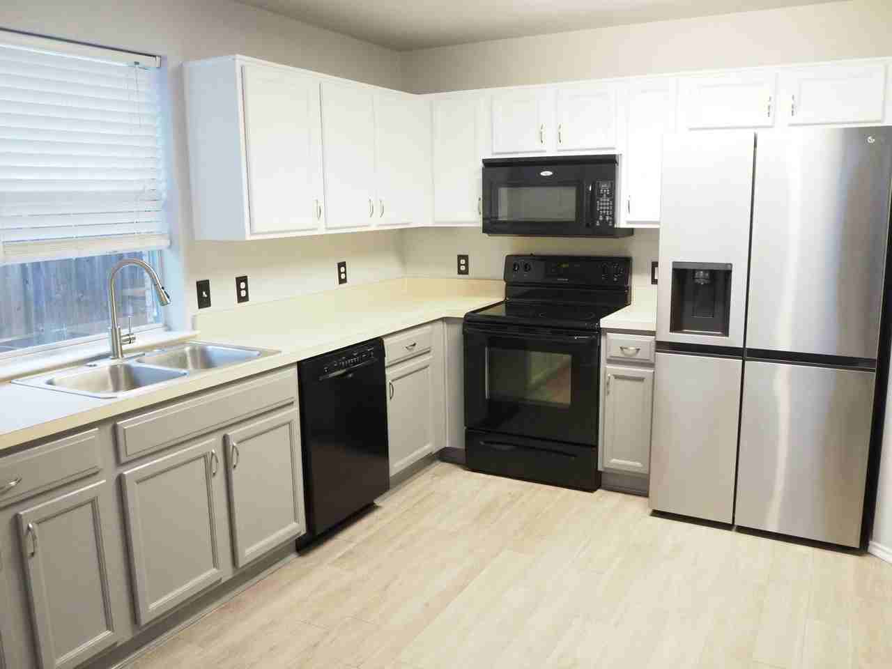 511 Lonestar Park Ln - Photo 4 of 25