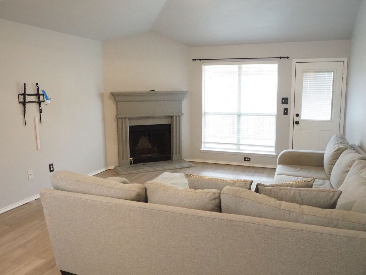 511 Lonestar Park Ln - Photo 7 of 25