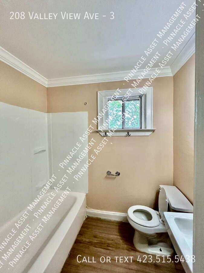 208 Valley View Ave #3 - Photo 3 of 37