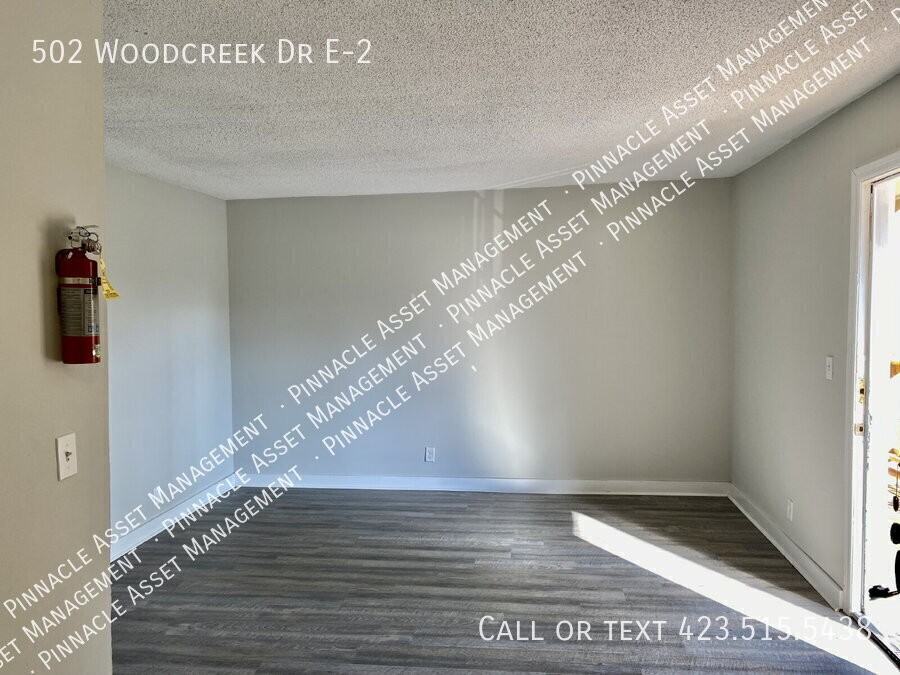 502 Woodcreek Dr - Photo 2 of 8