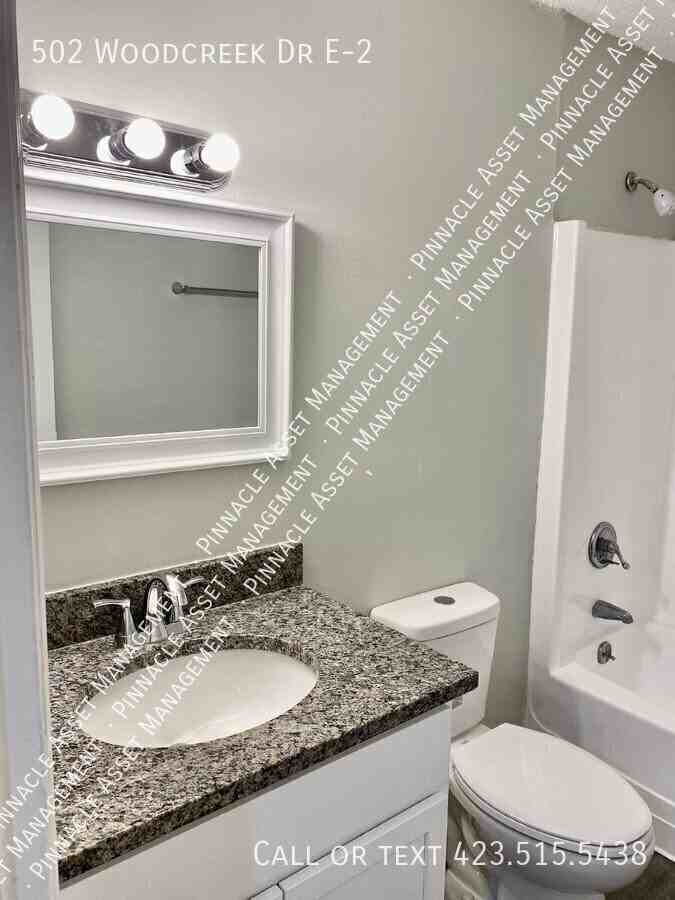 502 Woodcreek Dr - Photo 5 of 8