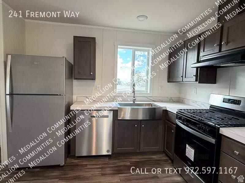 241 Freemont Way - Photo 2 of 10