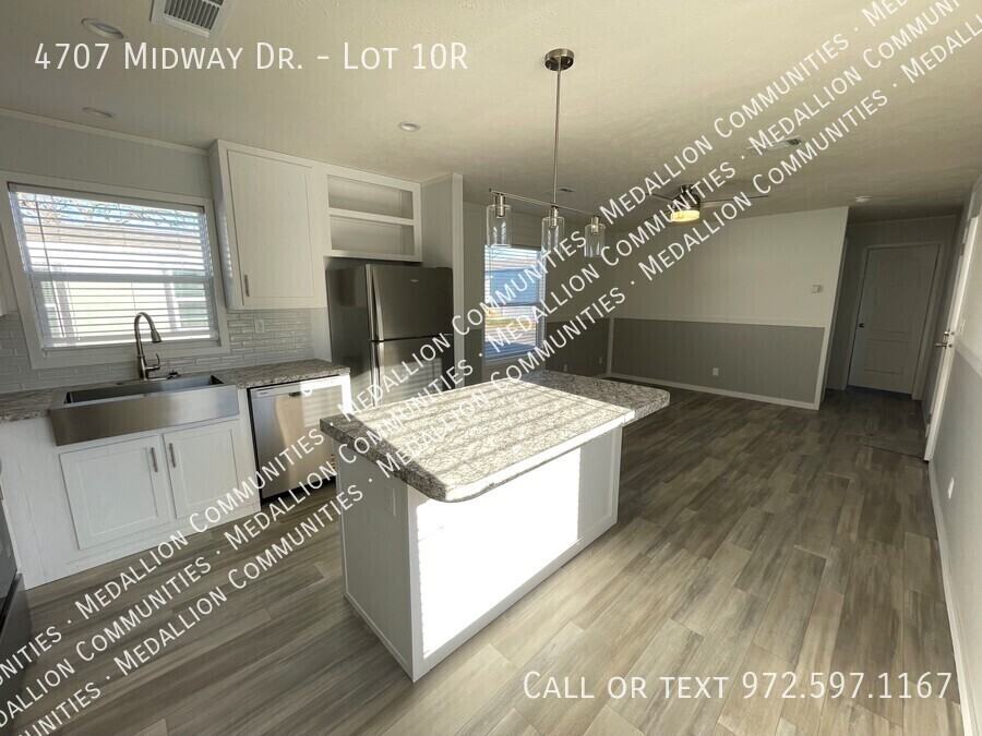 4707 Midway Dr - Photo 4 of 15