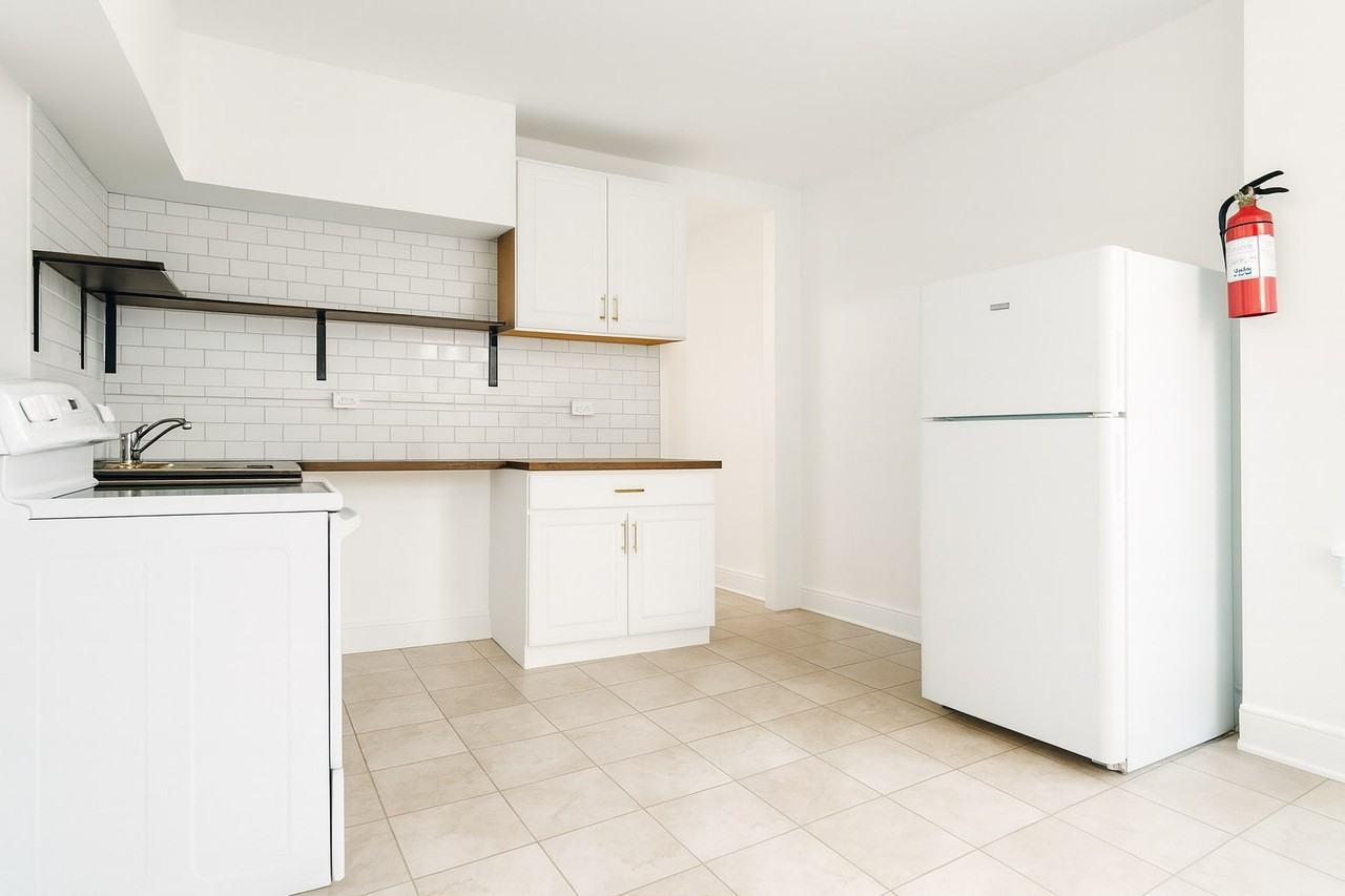 636 W Lafayette St #2 - Photo 3 of 16