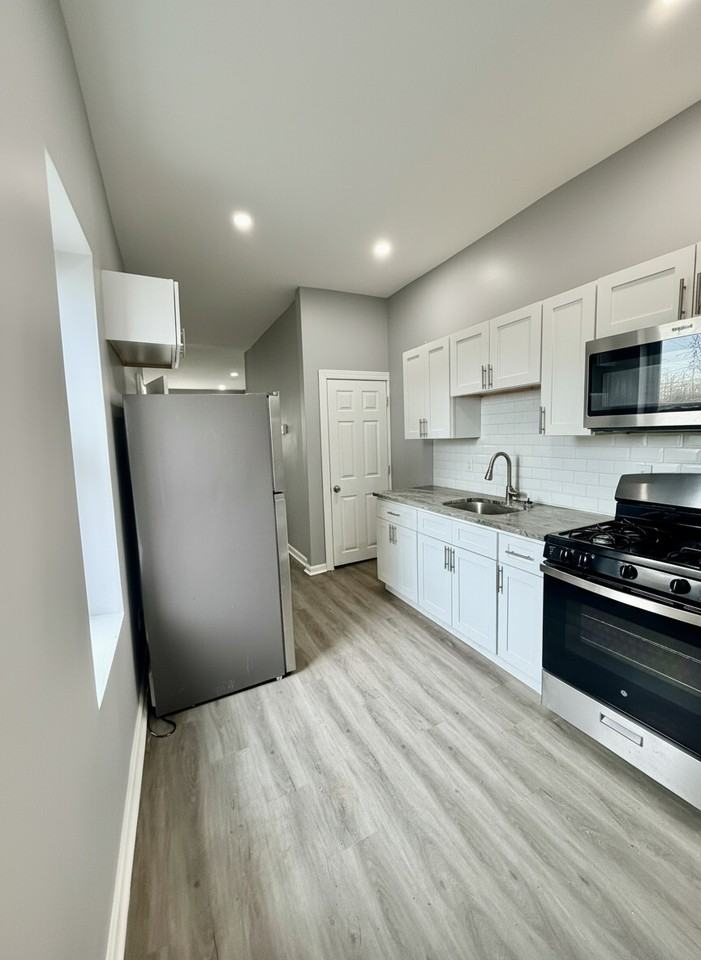 3957 Ogden St - Photo 4 of 17