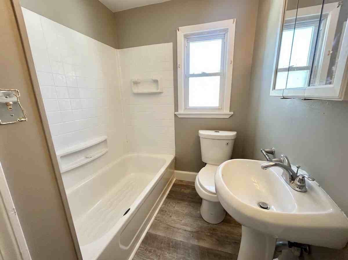 317 Madison Ave #1 - Photo 3 of 10