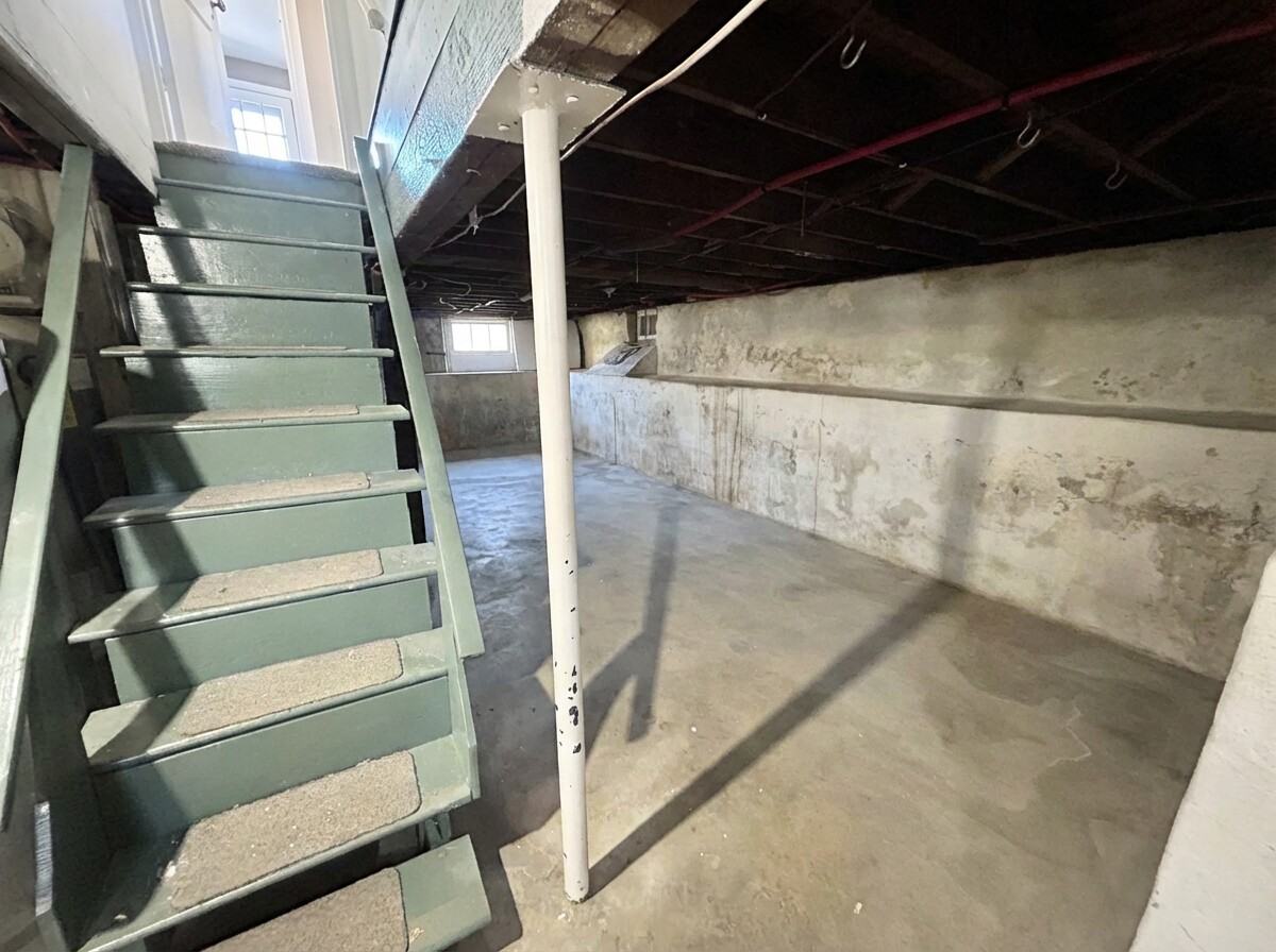 317 Madison Ave #1 - Photo 7 of 10