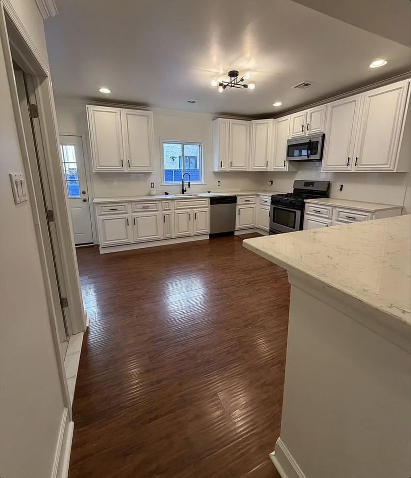 2642 Emery St - Photo 2 of 9