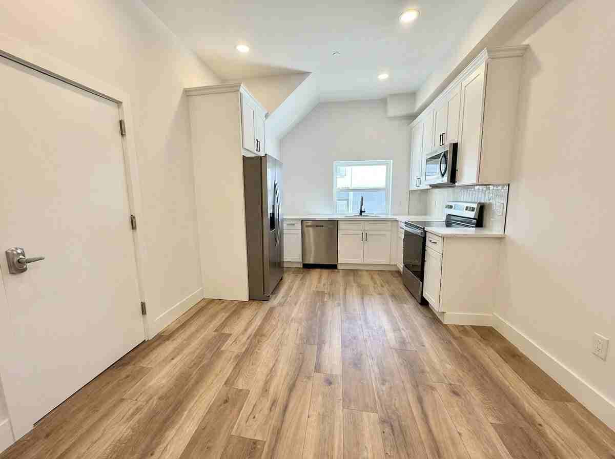 1255 Leopard St #2 - Photo 6 of 11