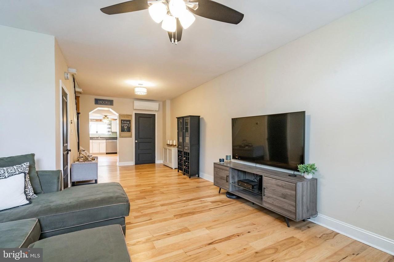 225 W 6th Ave - Photo 6 of 33