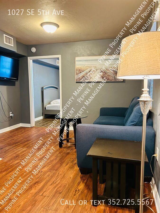 1027 Se 5th Ave - Photo 3 of 20