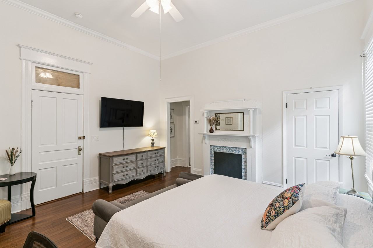 1915 Union St #1 - Photo 5 of 19