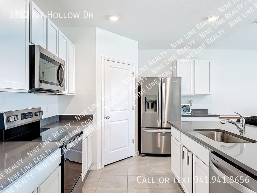 3312 Ivy Hollow Dr - Photo 3 of 14