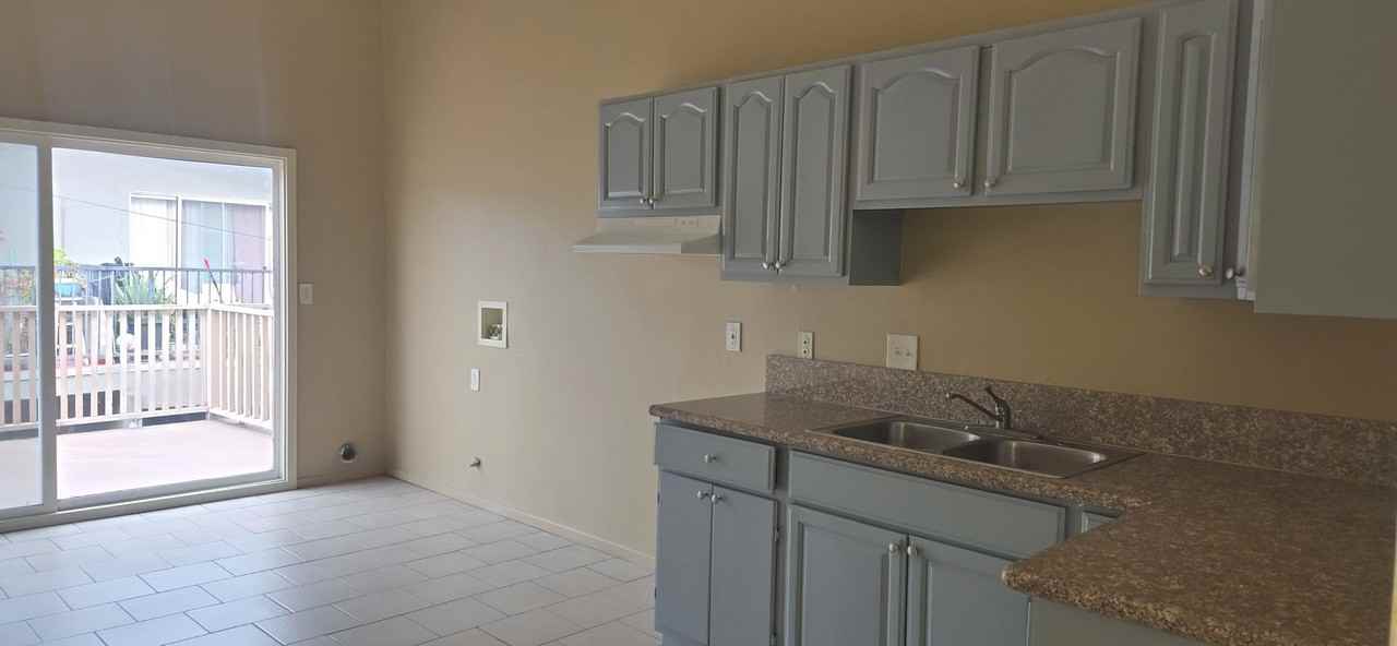 821 N Vineyard Ave #D - Photo 3 of 20