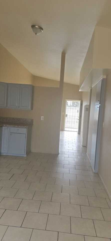 821 N Vineyard Ave #D - Photo 6 of 20