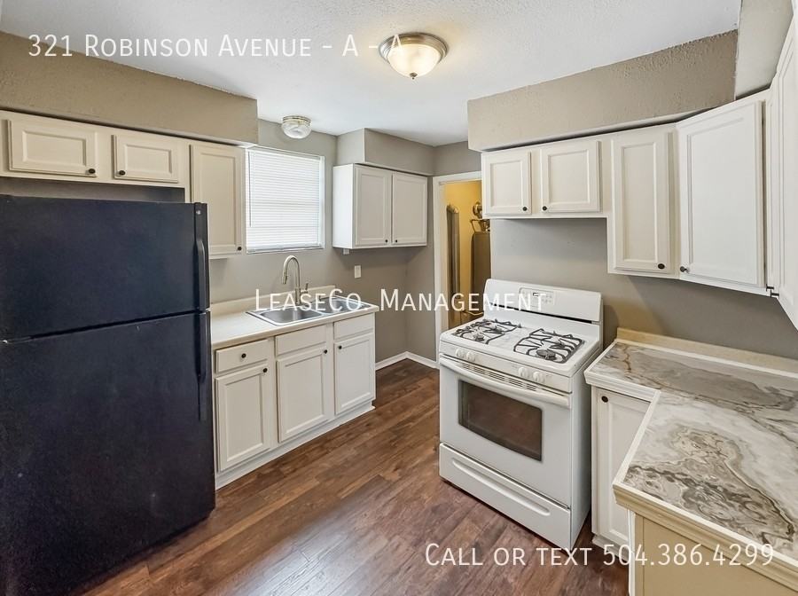 321 Robinson Ave #A - Photo 2 of 6