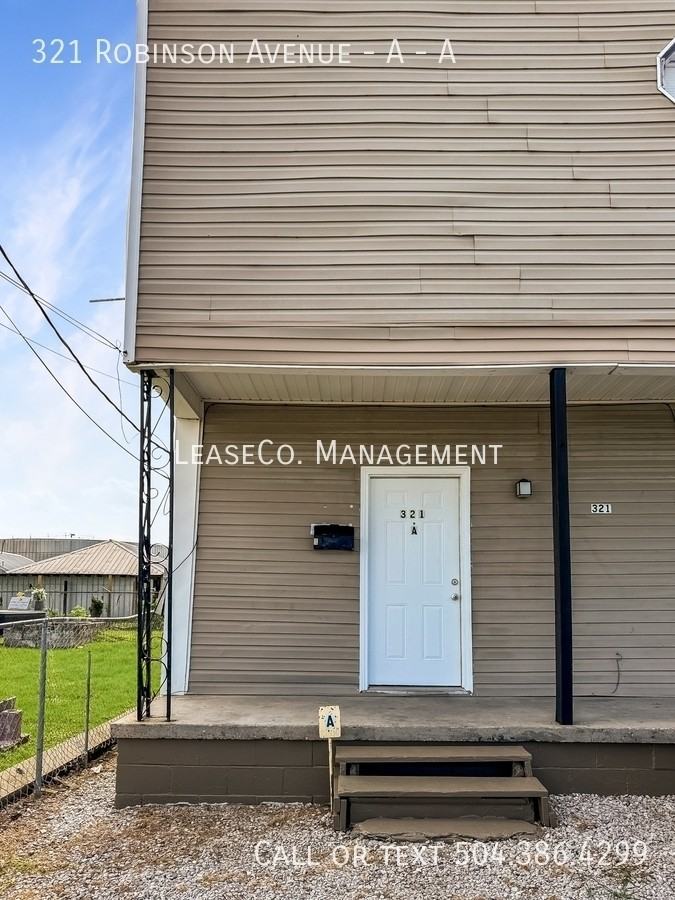 321 Robinson Ave #A - Photo 3 of 6