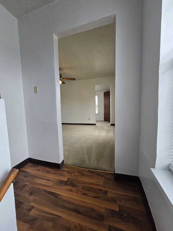 406 1/2 S Hague Ave - Photo 3 of 11