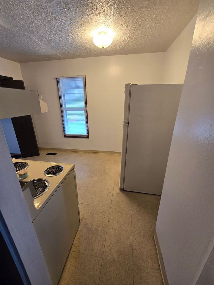 406 1/2 S Hague Ave - Photo 7 of 11