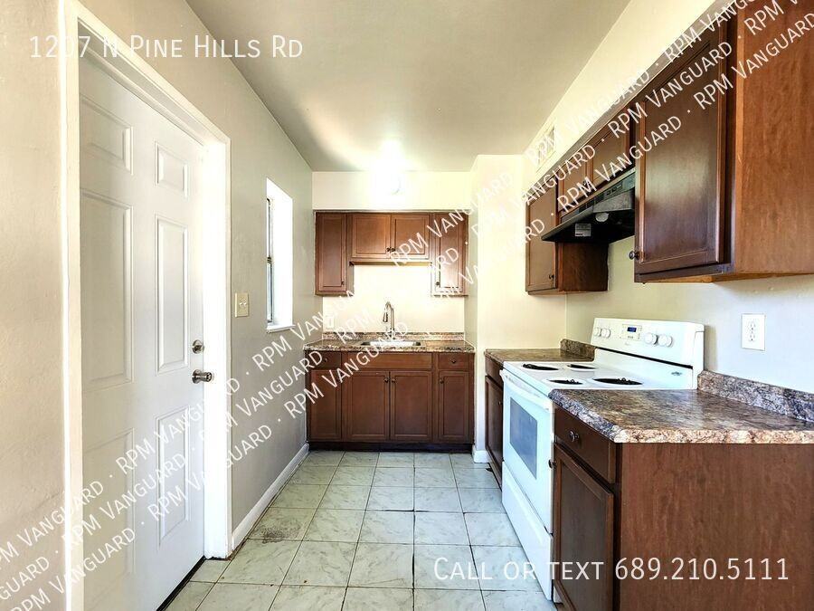 1207 N Pine Hills Rd - Photo 7 of 17