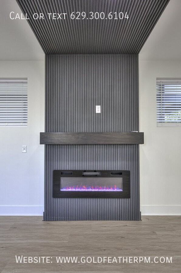 402A E Trinity Ln - Photo 4 of 47