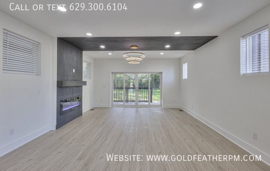 402A E Trinity Ln - Photo 5 of 47