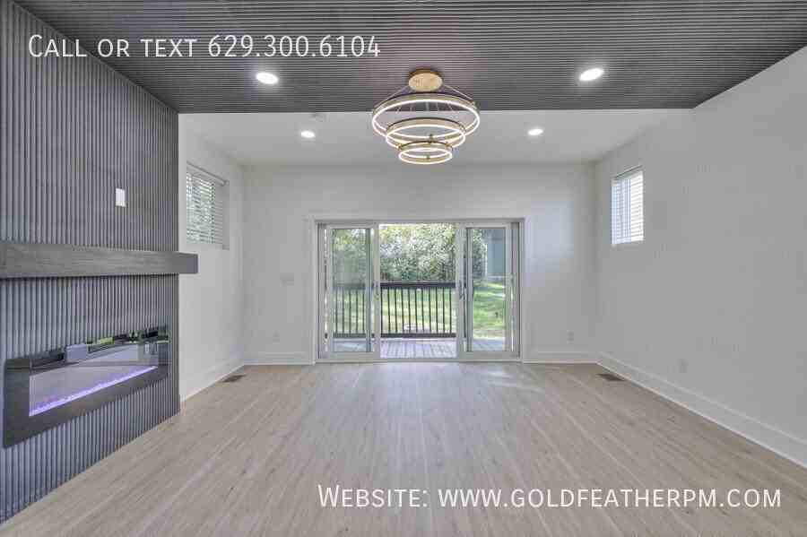 402A E Trinity Ln - Photo 6 of 47