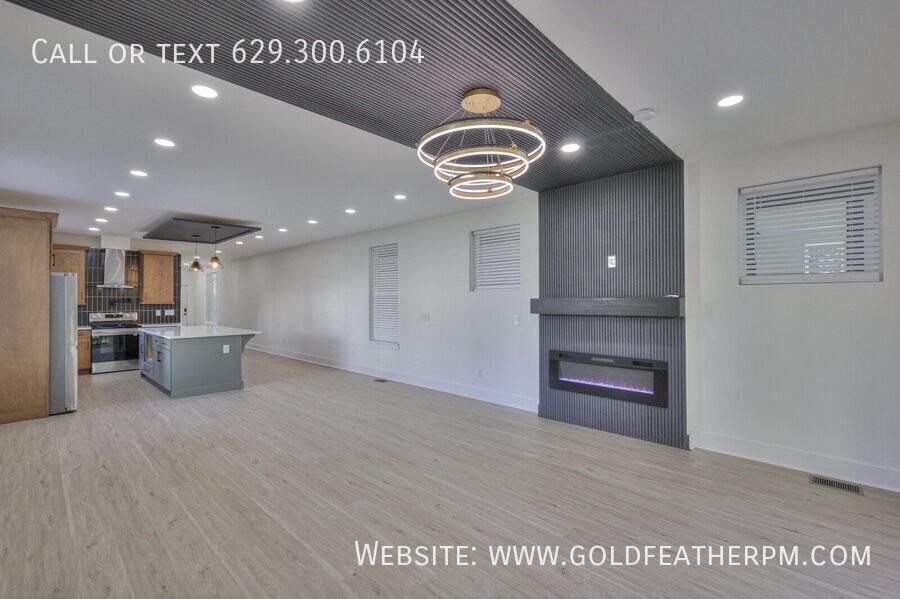 402A E Trinity Ln - Photo 7 of 47