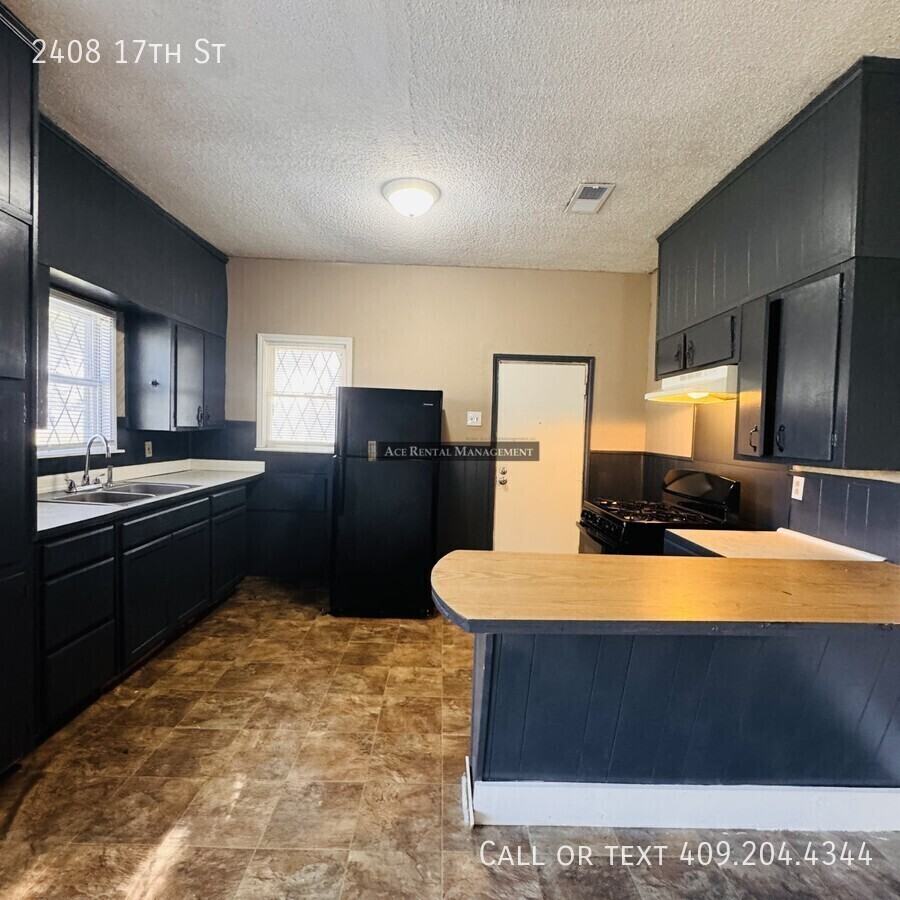 2408 17th St - Photo 5 of 14