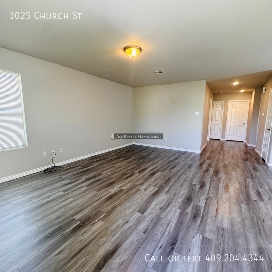 1025 Church St - Photo 2 of 18