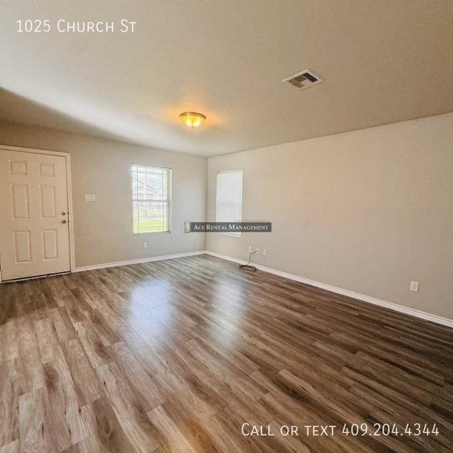 1025 Church St - Photo 3 of 18