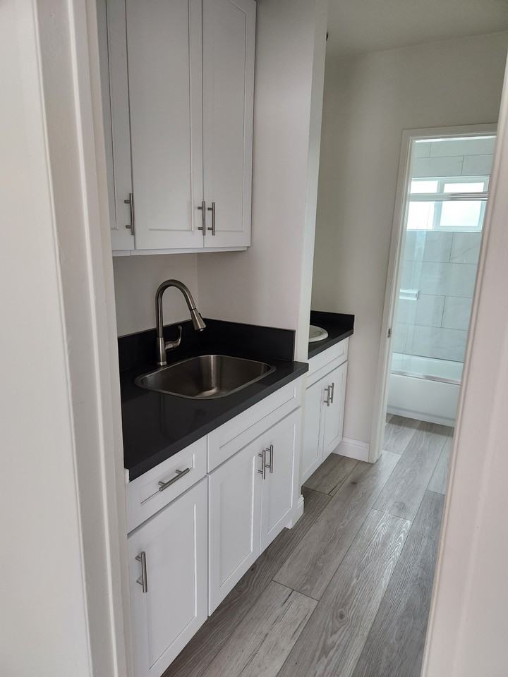 5242 Cahuenga Blvd #5 - Photo 2 of 8