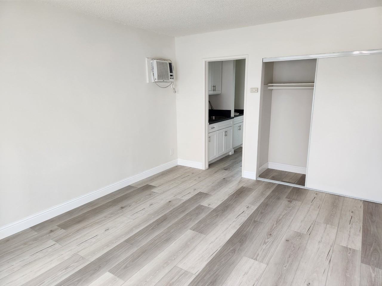 5242 Cahuenga Blvd #5 - Photo 5 of 8