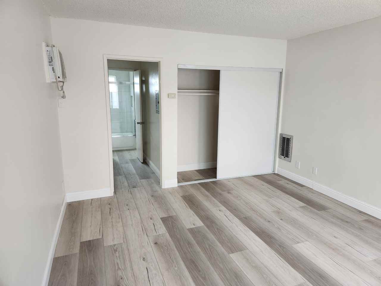 5242 Cahuenga Blvd #5 - Photo 7 of 8