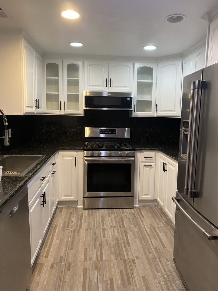 9601 Woodman Ave - Photo 6 of 48